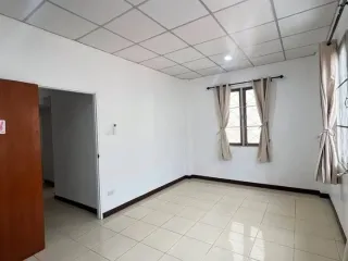 Casa adosada en alquiler de 3 habitaciones en Phasi Charoen, Bangkok
