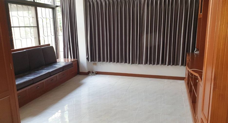 For rent 6 bedrooms house in Mueang Samut Prakan, Samut Prakan