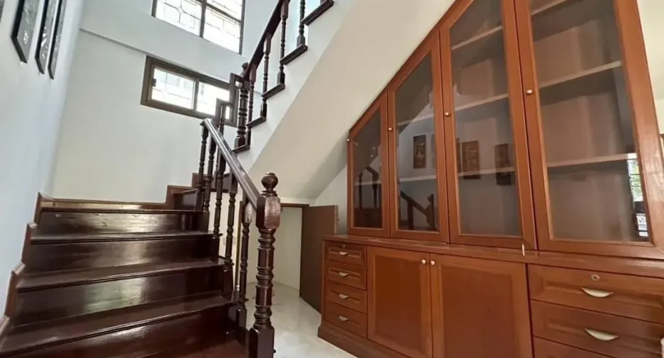 For rent 6 bedrooms house in Mueang Samut Prakan, Samut Prakan