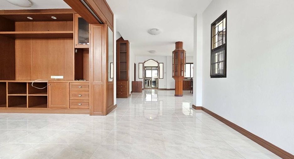 For rent 6 bedrooms house in Mueang Samut Prakan, Samut Prakan