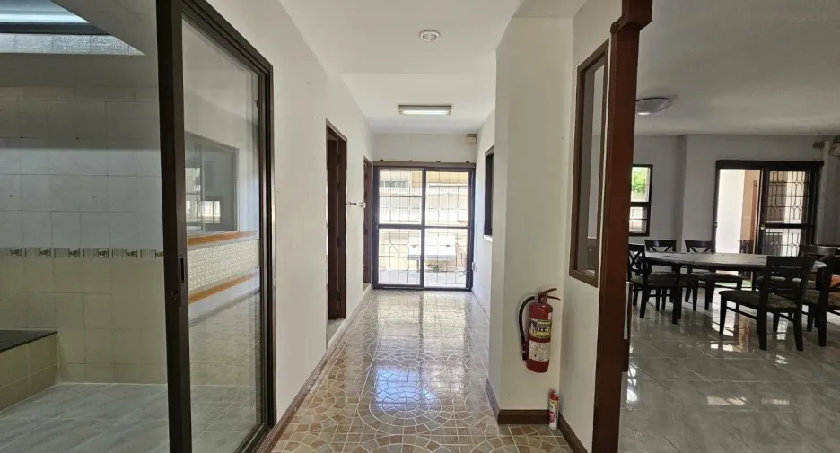 For rent 6 bedrooms house in Mueang Samut Prakan, Samut Prakan