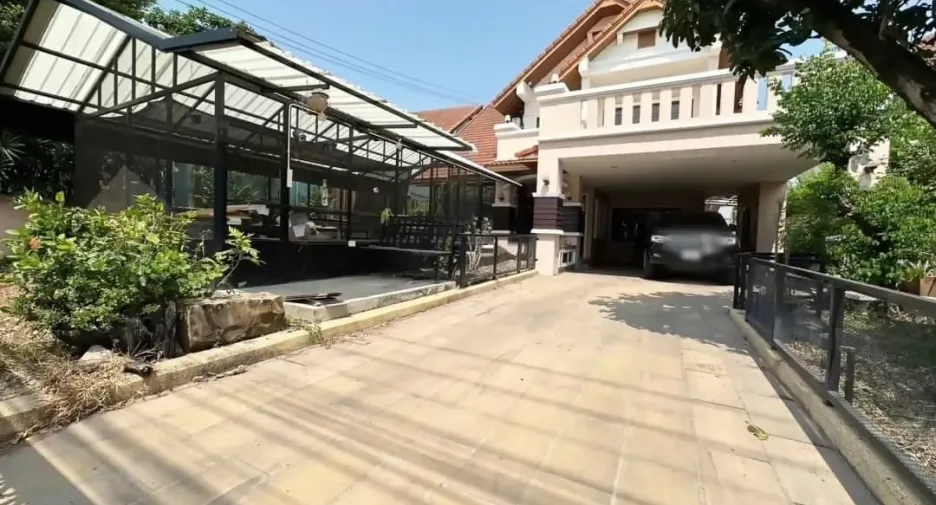 For rent 6 bedrooms house in Mueang Samut Prakan, Samut Prakan