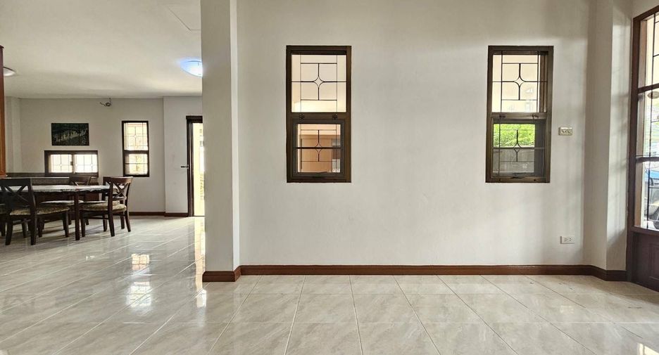 For rent 6 bedrooms house in Mueang Samut Prakan, Samut Prakan