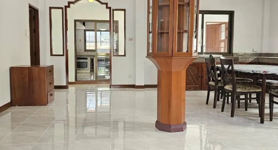 For rent 6 bedrooms house in Mueang Samut Prakan, Samut Prakan
