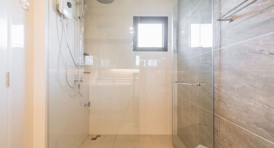 For rent 4 bedrooms house in Prawet, Bangkok