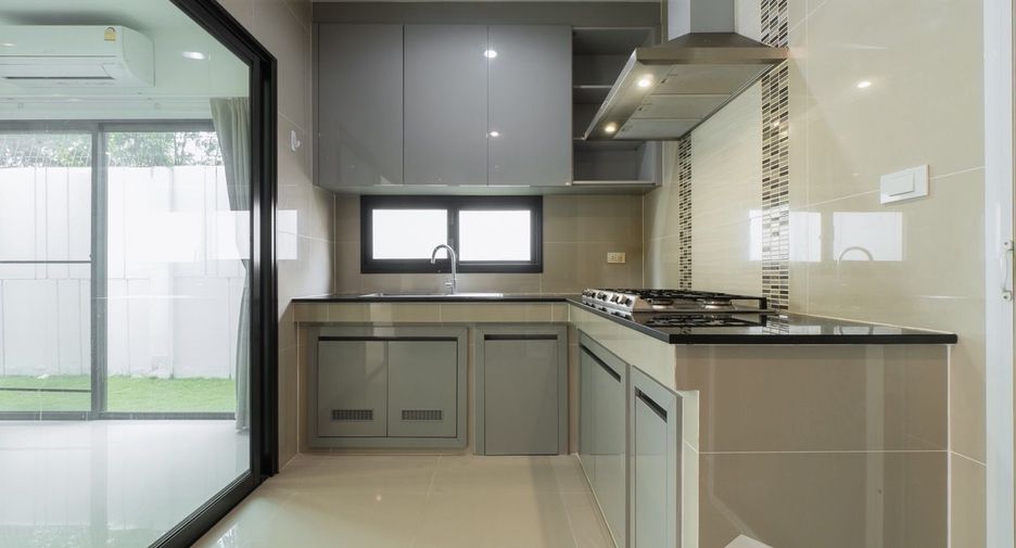 For rent 4 bedrooms house in Prawet, Bangkok