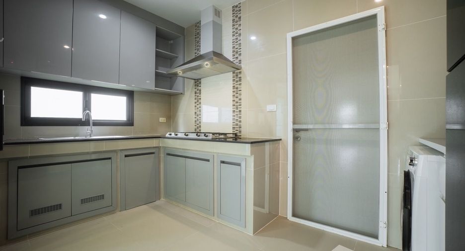 For rent 4 bedrooms house in Prawet, Bangkok