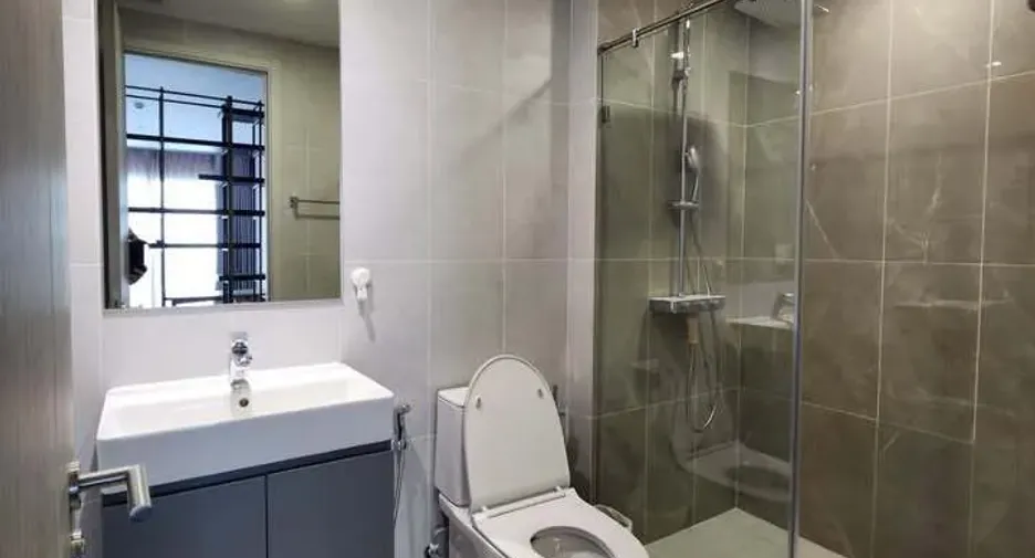 For rent 2 bedrooms condo in Bang Rak, Bangkok