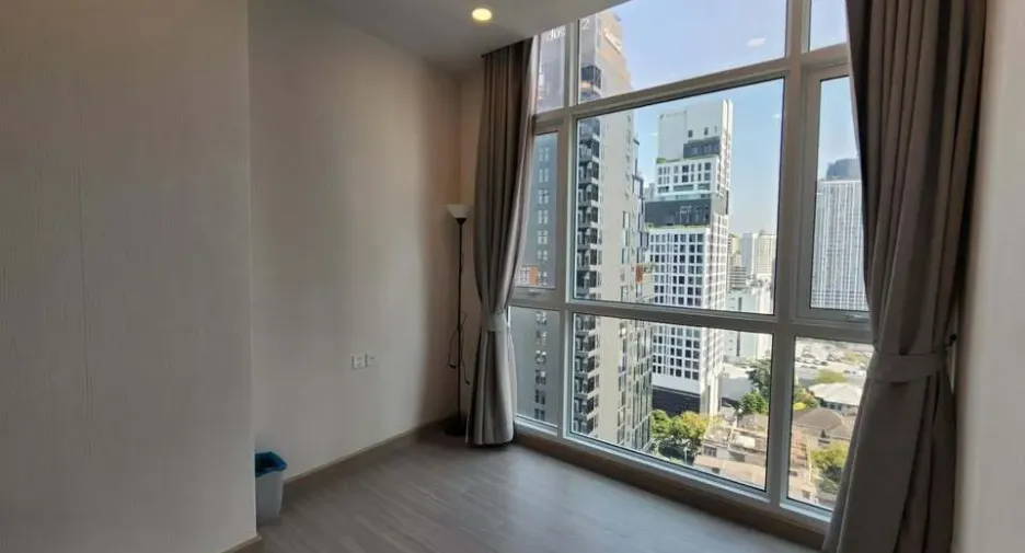For rent 2 bedrooms condo in Bang Rak, Bangkok