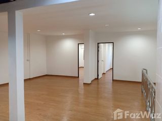 For rent 2 bedrooms townhouse in Sathon, Bangkok