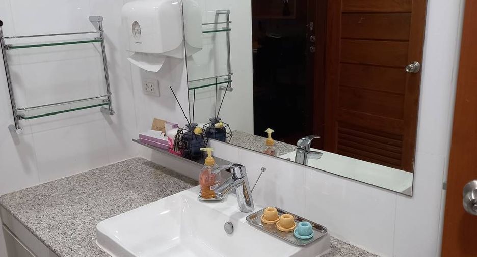 For rent 2 bedrooms condo in Bang Na, Bangkok