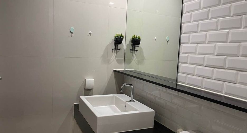 For rent 1 bed condo in Pathum Wan, Bangkok