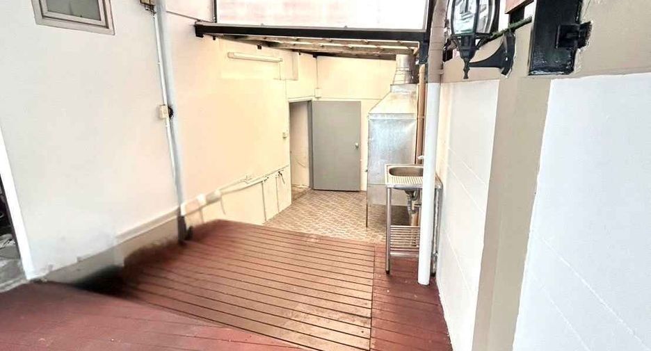 For rent retail Space in Yan Nawa, Bangkok