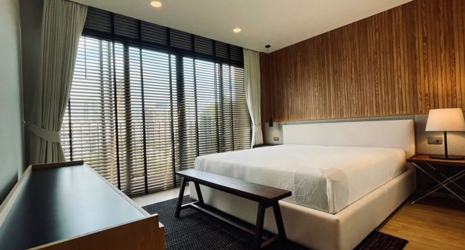 For rent 2 bedrooms condo in Pathum Wan, Bangkok