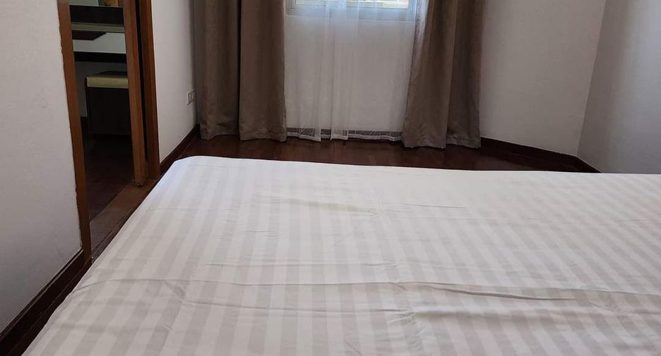 For rent 2 bedrooms condo in Yan Nawa, Bangkok