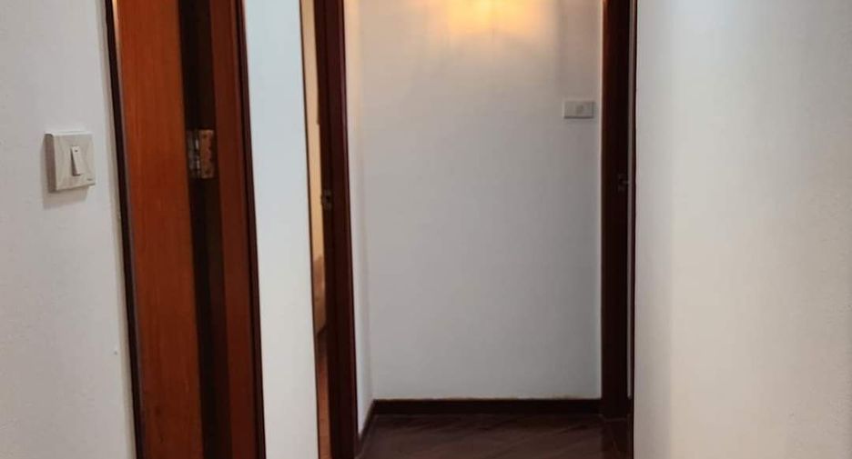 For rent 2 bedrooms condo in Yan Nawa, Bangkok