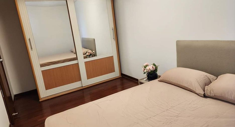 For rent 2 bedrooms condo in Yan Nawa, Bangkok