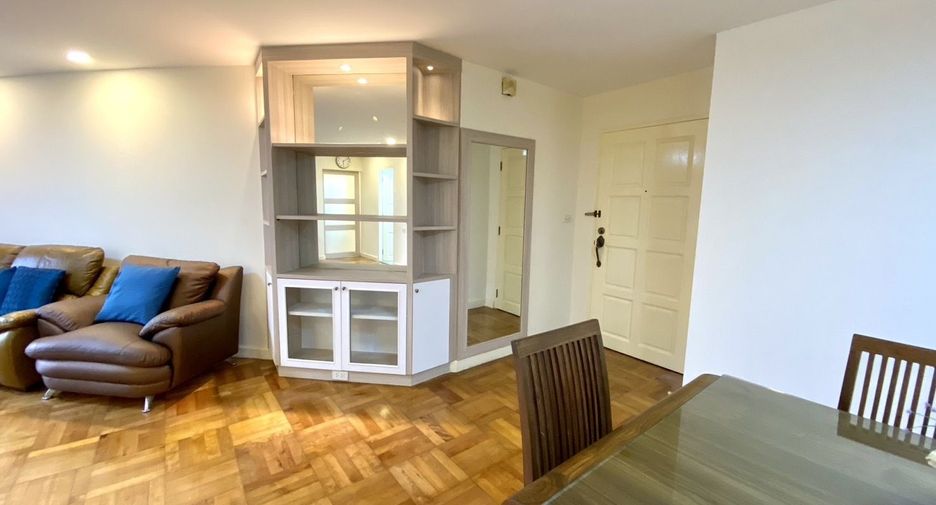 Condo en alquiler de 3 habitaciones en Yan Nawa, Bangkok