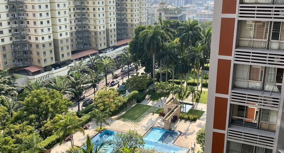 Condo en alquiler de 3 habitaciones en Yan Nawa, Bangkok