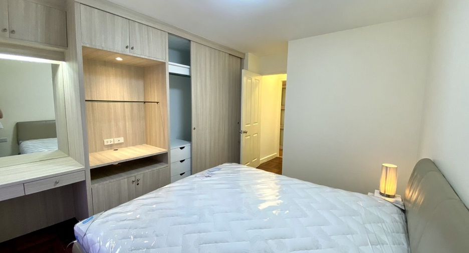 Condo en alquiler de 3 habitaciones en Yan Nawa, Bangkok