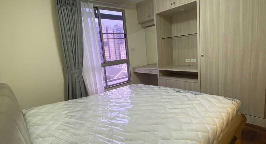 Condo en alquiler de 3 habitaciones en Yan Nawa, Bangkok