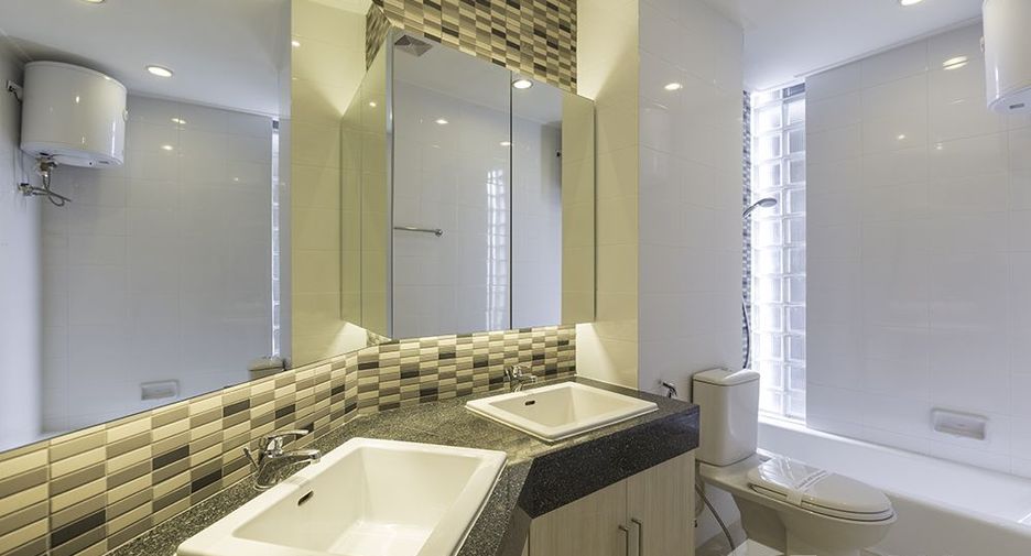 For rent 4 ベッドルーム condo in Khlong Toei, Bangkok
