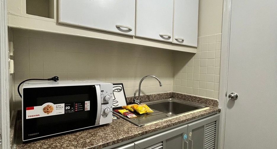 For rent 2 bedrooms condo in Yan Nawa, Bangkok