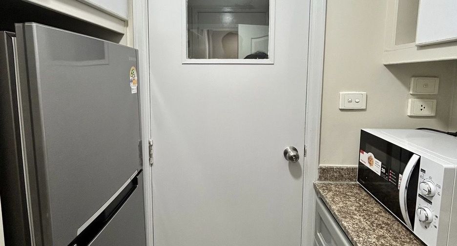 For rent 2 bedrooms condo in Yan Nawa, Bangkok