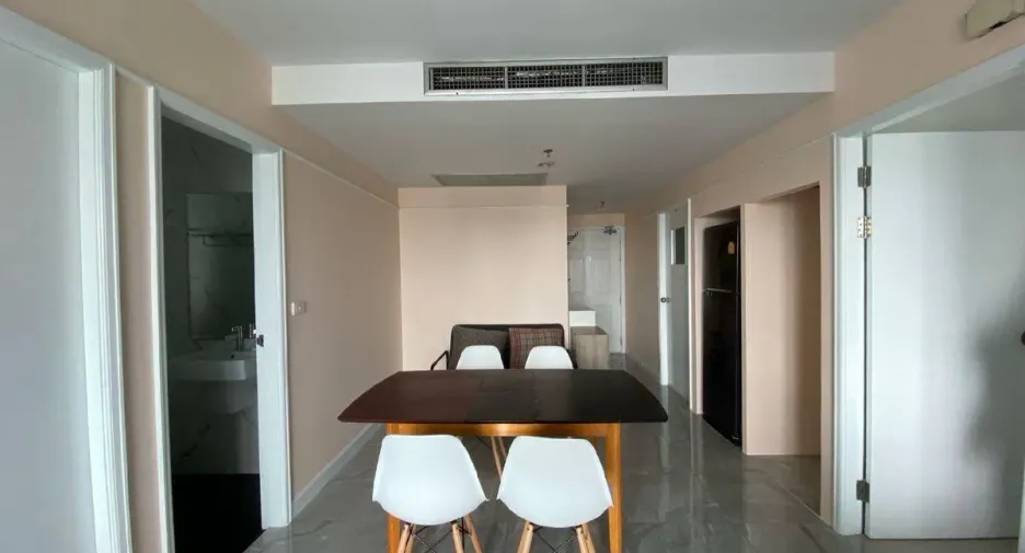 Condo en alquiler de 2 habitaciones en Yan Nawa, Bangkok