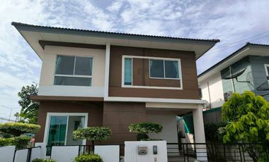 Casa en alquiler de 3 habitaciones en Mueang Samut Prakan, Samut Prakan