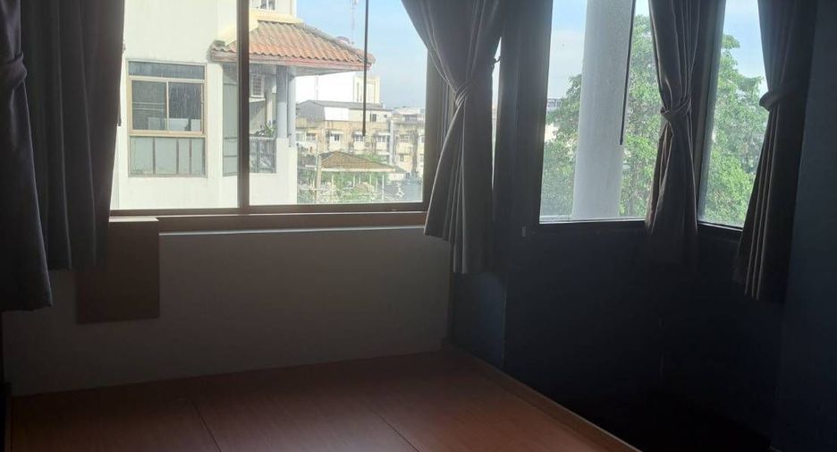 For rent 2 bedrooms condo in Wang Thonglang, Bangkok