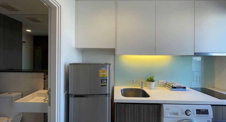 For rent studio condo in Khlong San, Bangkok