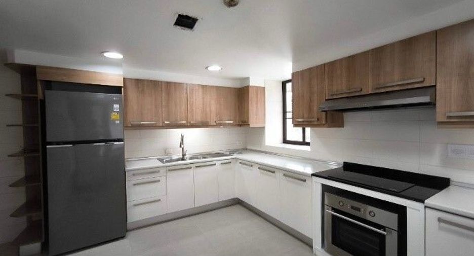 For rent 2 bedrooms condo in Pathum Wan, Bangkok