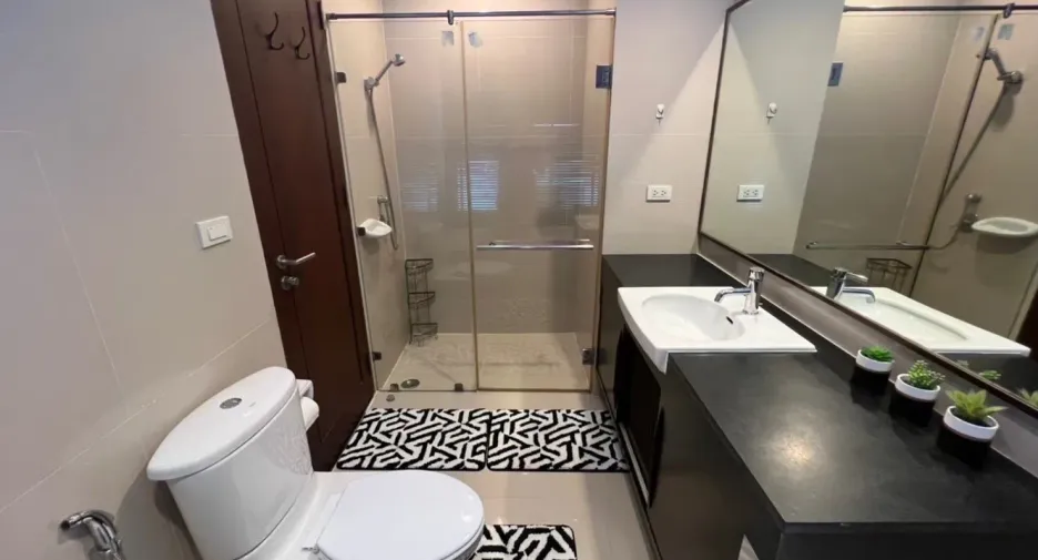 For rent 1 bed condo in Watthana, Bangkok