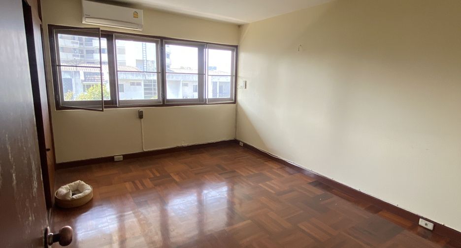 For rent 3 ベッドルーム apartment in Khlong Toei, Bangkok