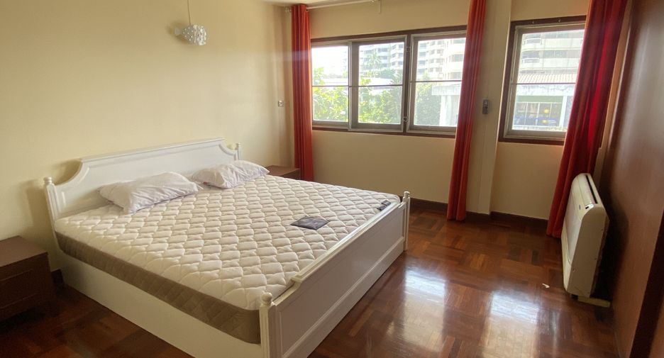 For rent 3 ベッドルーム apartment in Khlong Toei, Bangkok