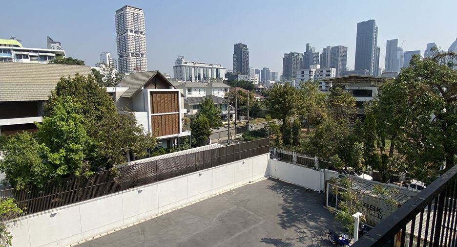 For rent 3 ベッドルーム apartment in Khlong Toei, Bangkok