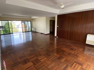 À louer 3 chambres appartement à Khlong Toei, Bangkok