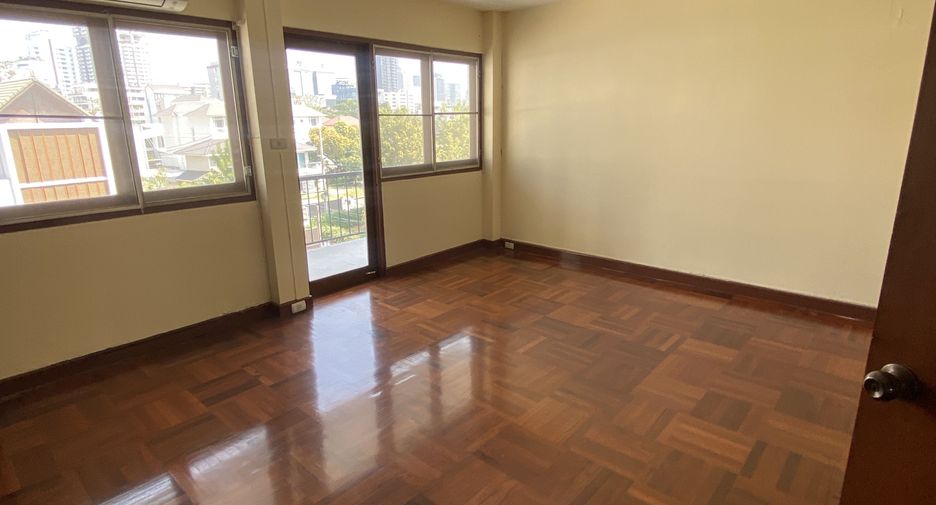 For rent 3 ベッドルーム apartment in Khlong Toei, Bangkok