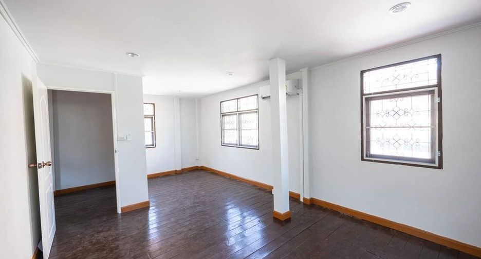 Haus zur Miete mit 2 Zimmer in Watthana, Bangkok