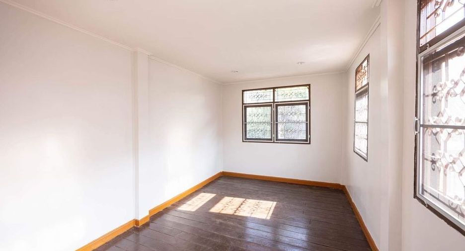 Haus zur Miete mit 2 Zimmer in Watthana, Bangkok