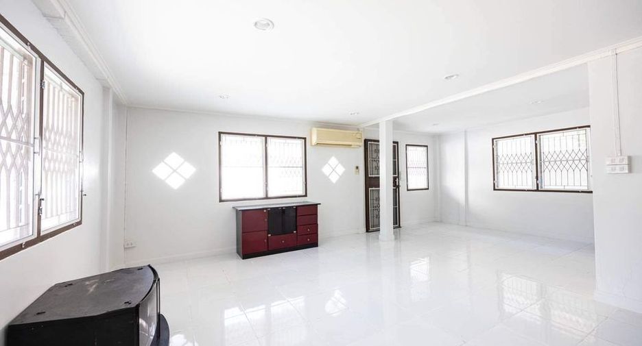 Haus zur Miete mit 2 Zimmer in Watthana, Bangkok