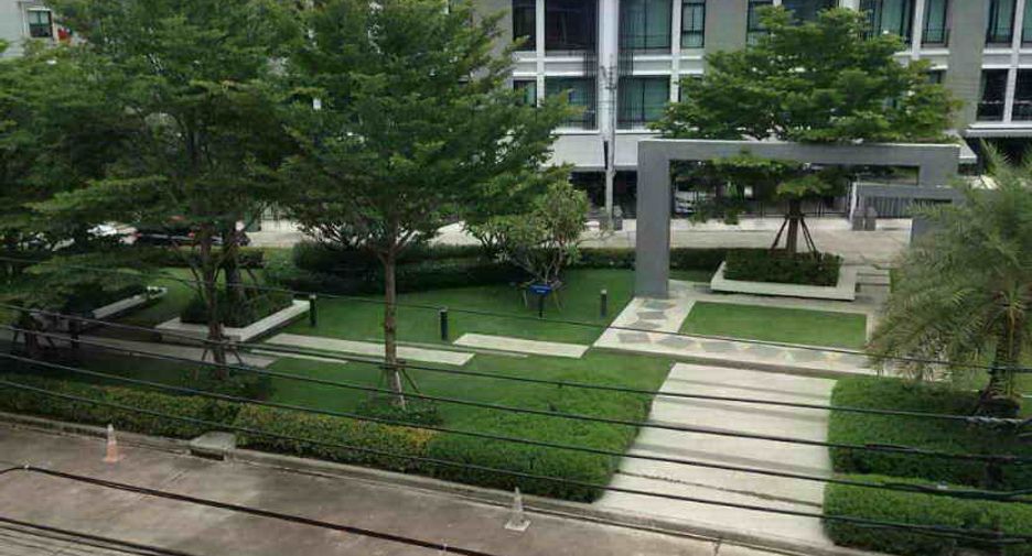 For rent 3 bedrooms townhouse in Bang Kapi, Bangkok