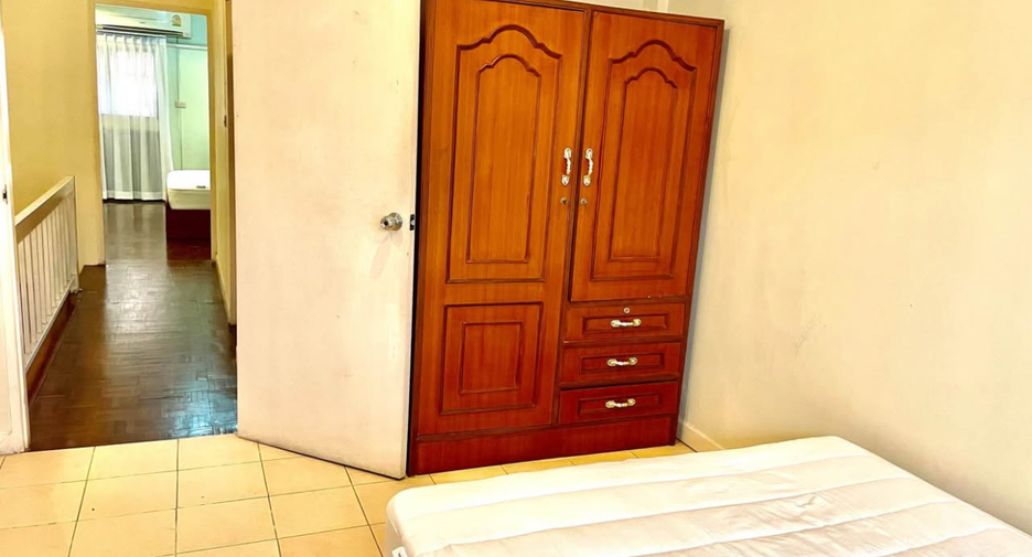 For rent 2 bedrooms townhouse in Bang Na, Bangkok