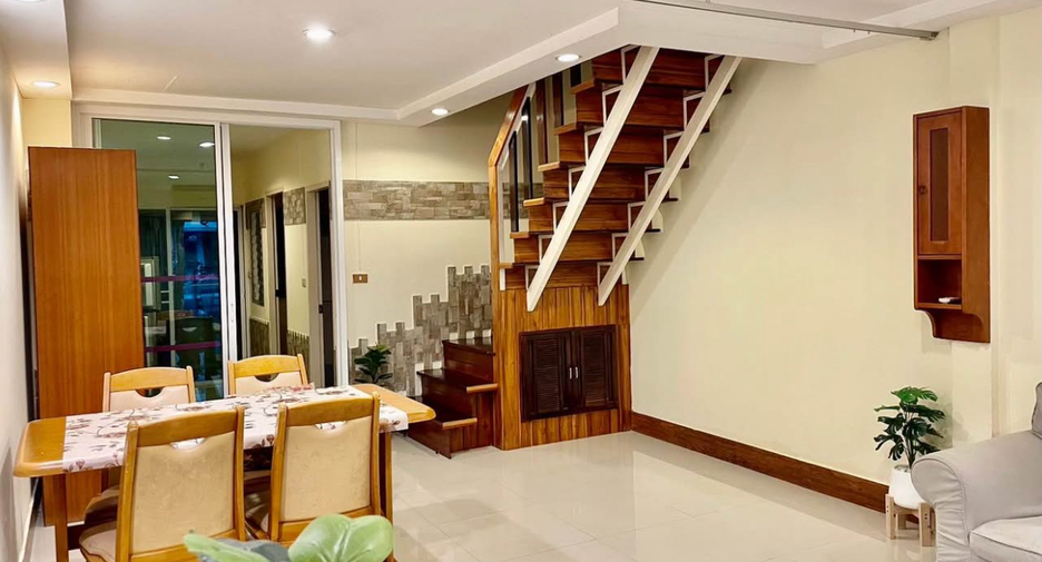 For rent 2 bedrooms townhouse in Bang Na, Bangkok