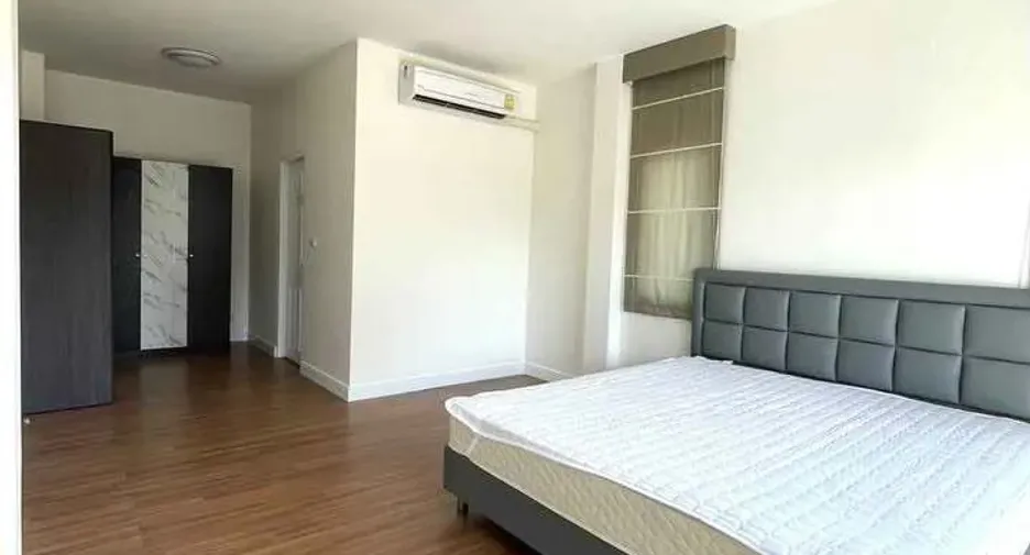 For rent 3 bedrooms house in Khlong Sam Wa, Bangkok