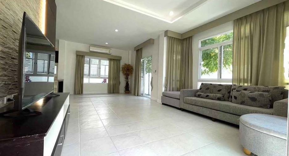 For rent 3 bedrooms house in Khlong Sam Wa, Bangkok