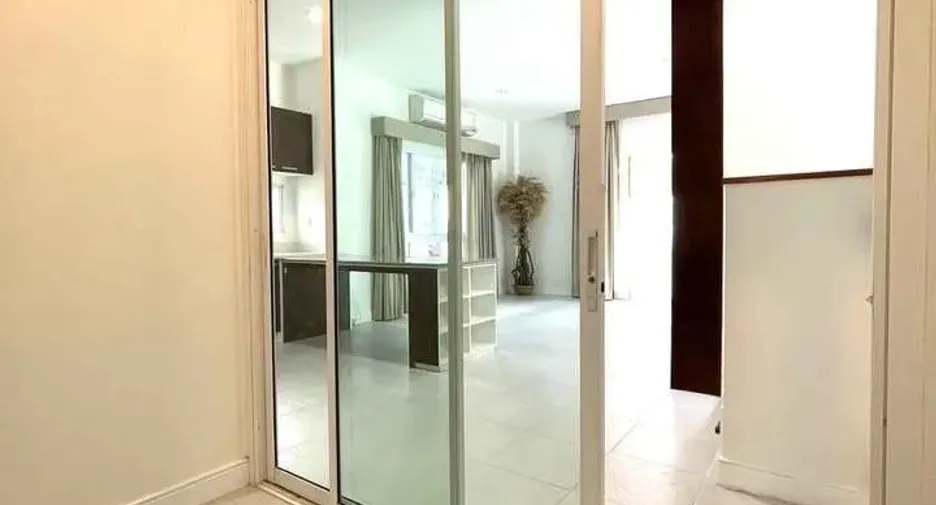 For rent 3 bedrooms house in Khlong Sam Wa, Bangkok