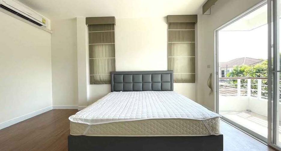 For rent 3 bedrooms house in Khlong Sam Wa, Bangkok