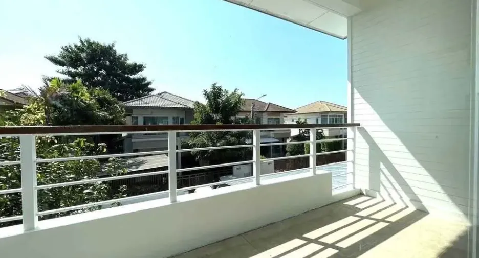 For rent 3 bedrooms house in Khlong Sam Wa, Bangkok